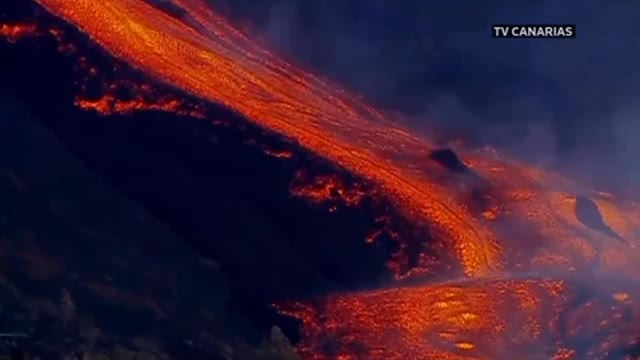 Huge river of lava emanating from La Palma