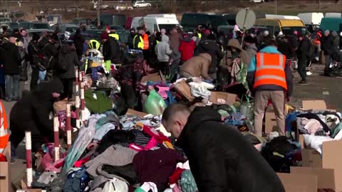 The anxious wait for relatives at Ukraine's border