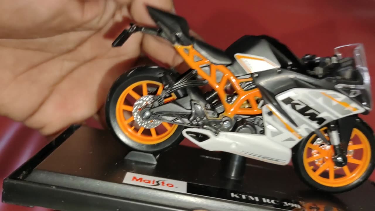 Unboxing video to my KTM 390 miniature