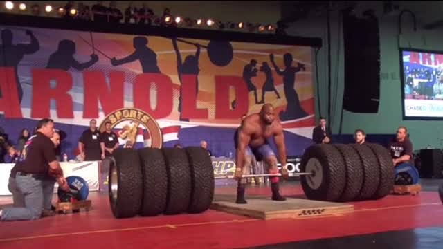 “World Strongest ”Man Picks up 1128 Pounds