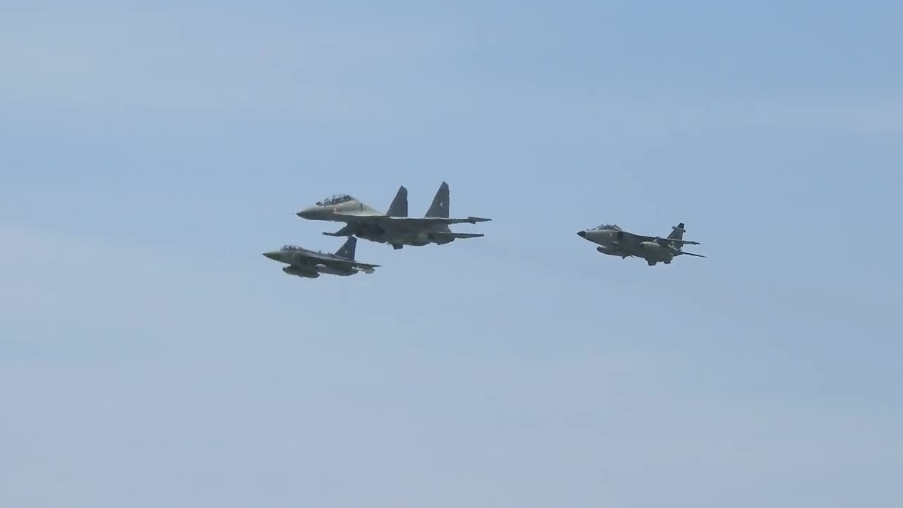 Tejas, Su 30MKI, Jaguar flyby at DEFEXPO