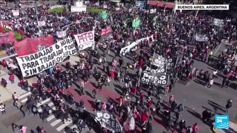 Protesters take to streets of Buenos Aires as Argentina economic crisis deepens • FRANCE 24