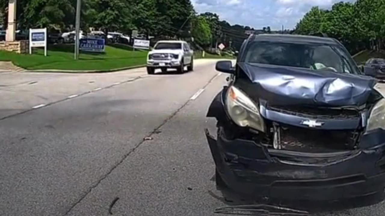 A stupid accident on the national highway. Dash Cam Video