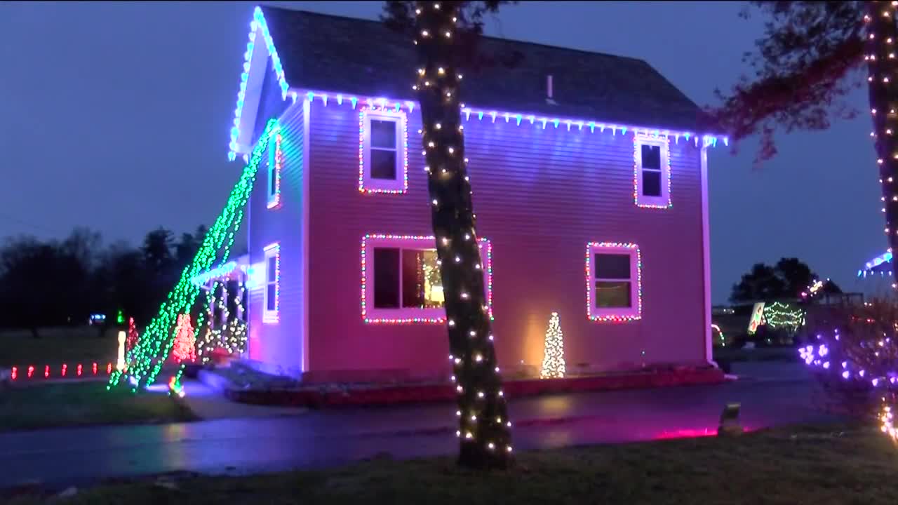 Toledo house honors family's loved one with over 40,000 Christmas lights