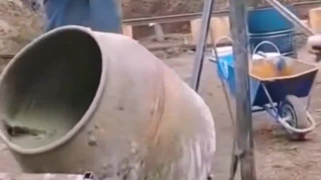 Manual concrete mixer