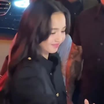 Lisa after Crazy Horse Paris Performance | Lisa BLACKPINK😊Sign Fan Latter #lisa #blackpink