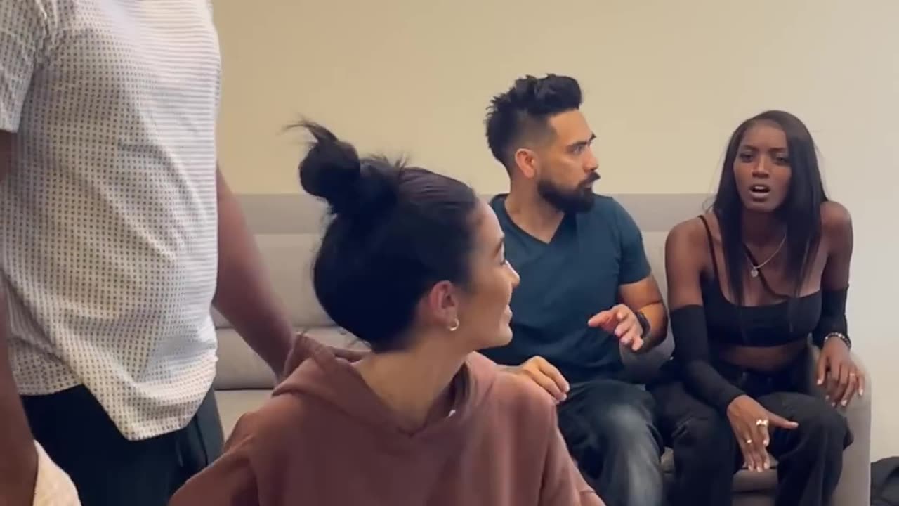 He took her head out magic trick!