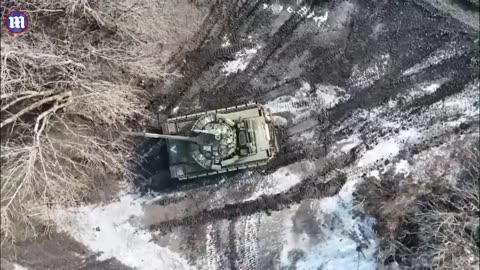 Russian tank tries to flee Ukraine drone and its bombs