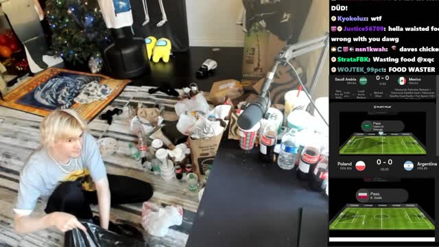 xQc loves collecting mold in his room