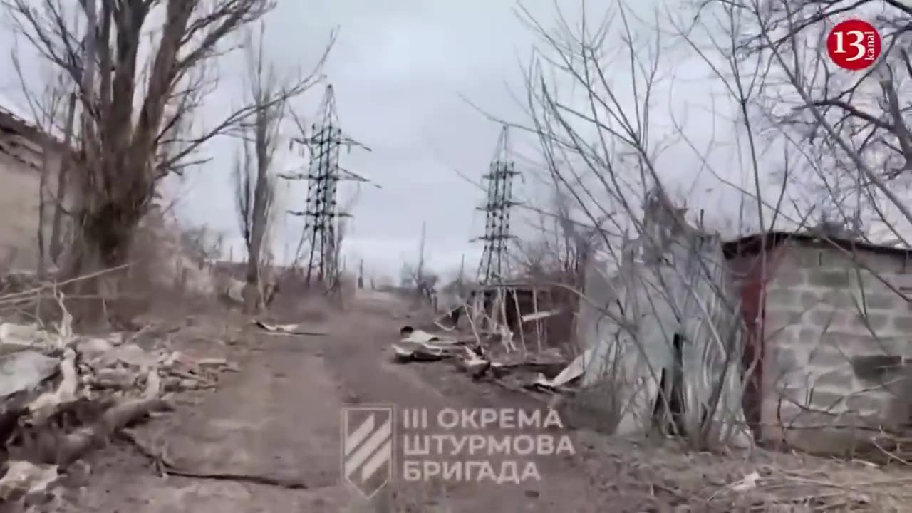 Footage of Ukrainian fighters attacking houses where Russians were hiding in Krasnogorovka city