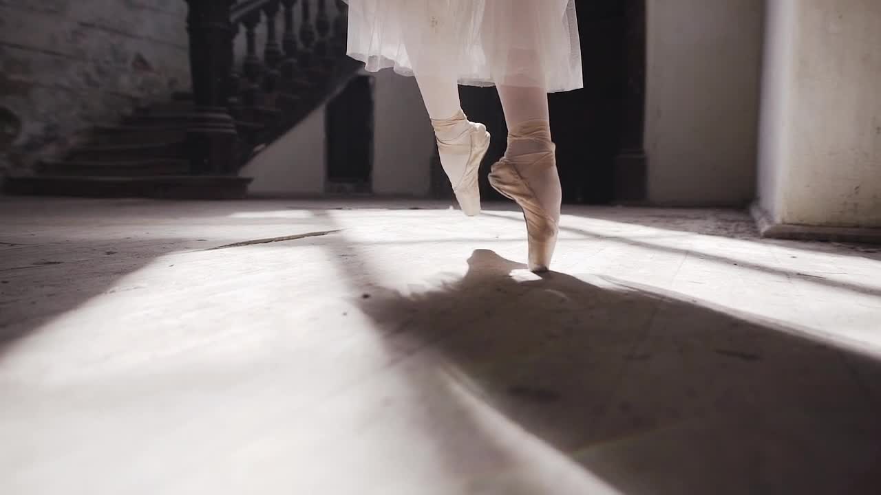 How to Be a Ballet dancer 💃 . Simple steps shown