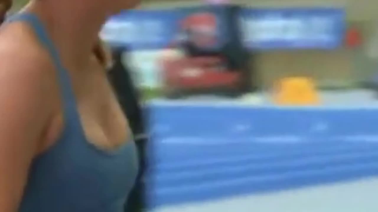 Beautiful women's pole vault BARAL