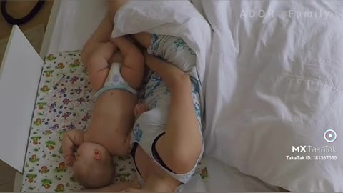 Baby sleep mom-dad very fantastic video