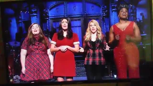 Full SNL Christmas Mueller Song Performance