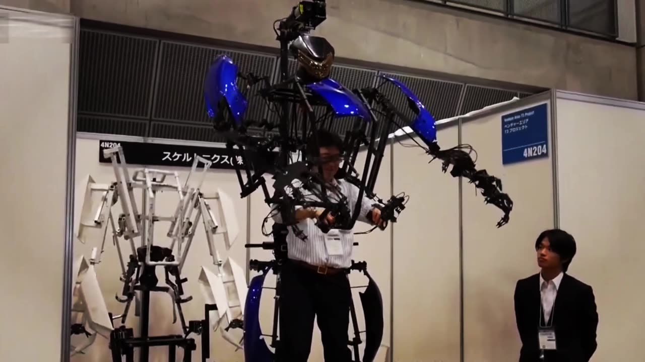 Humanoid Gundam! Japan’s powerful exoskeleton mechanical battle armor