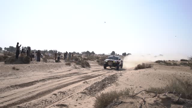 Desert Rally 4x4 jumps