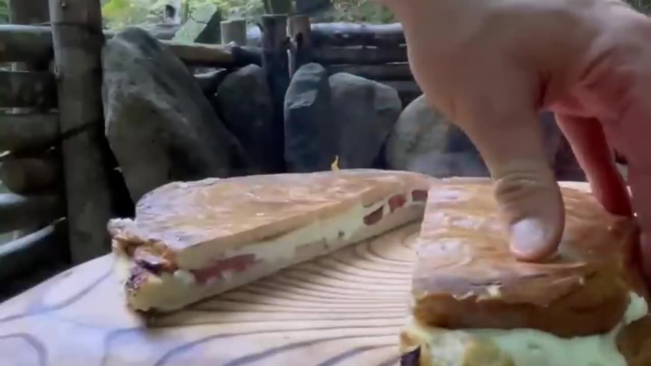 Doğal Taş Üzerinde Karışık Tost 🍔 _ mixed toast between two natural stones