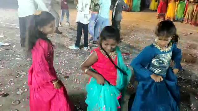 Children's dancing folk song