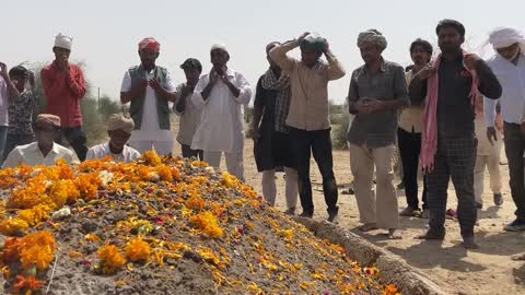 Rajasthani Folk Singer Dappu Khan Last Rites