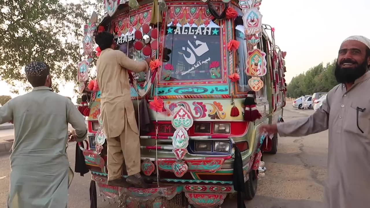 KARACHI, PAKISTAN 🇵🇰 I'M BACK IN PAKISTAN! 🇵🇰