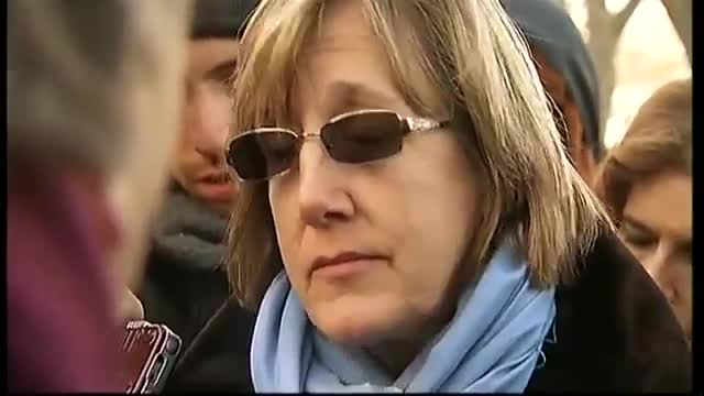 Sandy Hook: Police INSIDE School During Shooting, 2 handguns