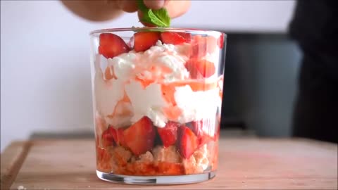 Making dessert Quickly - Strawberry Cheesecake Dessert