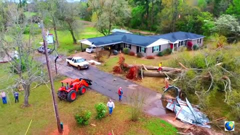 Terrible Tornado in Texas rips off roofs and breaks trees