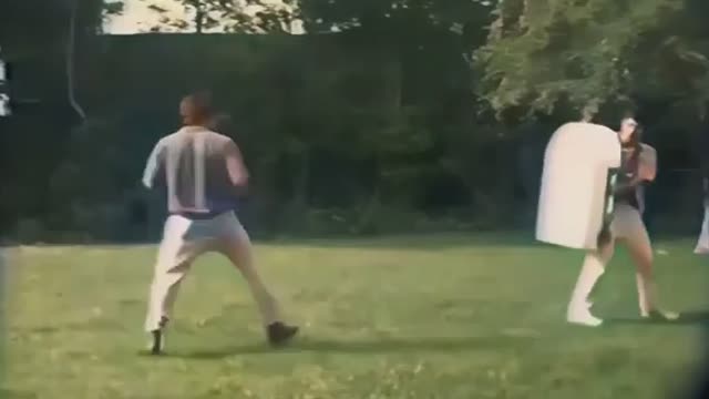 Απο τα σπανια του βιντεο προπονησης Bruce Lee
