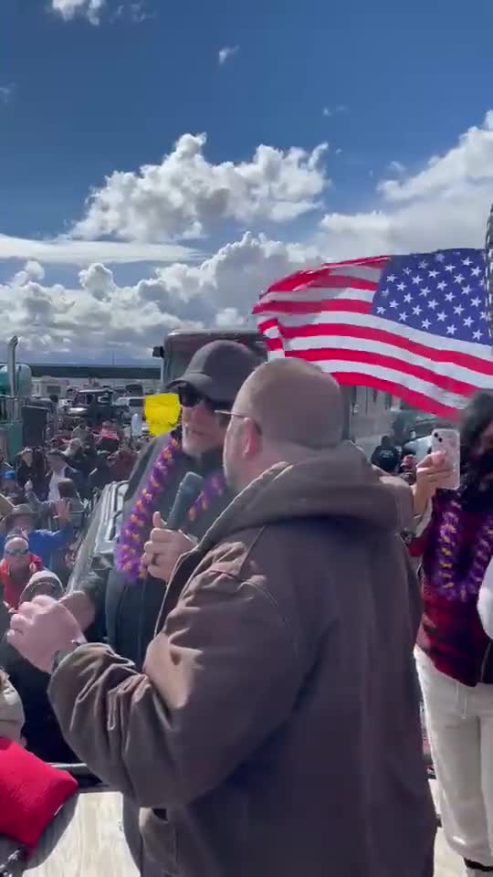 California Truckers Sing "Amazing Grace" As They Are About to Take Off for Washington, D.C.
