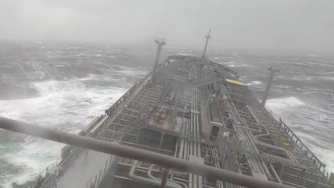 Oil tanker hurricane | heavy seas in the north Atlantic Ocean