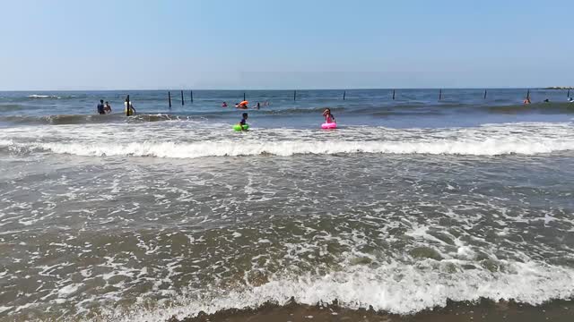 This is how to Enjoy Summer On Beach