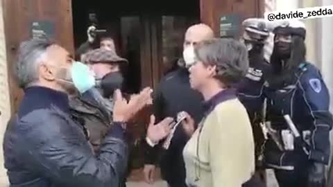 Sceneggiata dei soliti AGENTI-SCERIFFI ma che nulla possono fare se non una multa illegittima