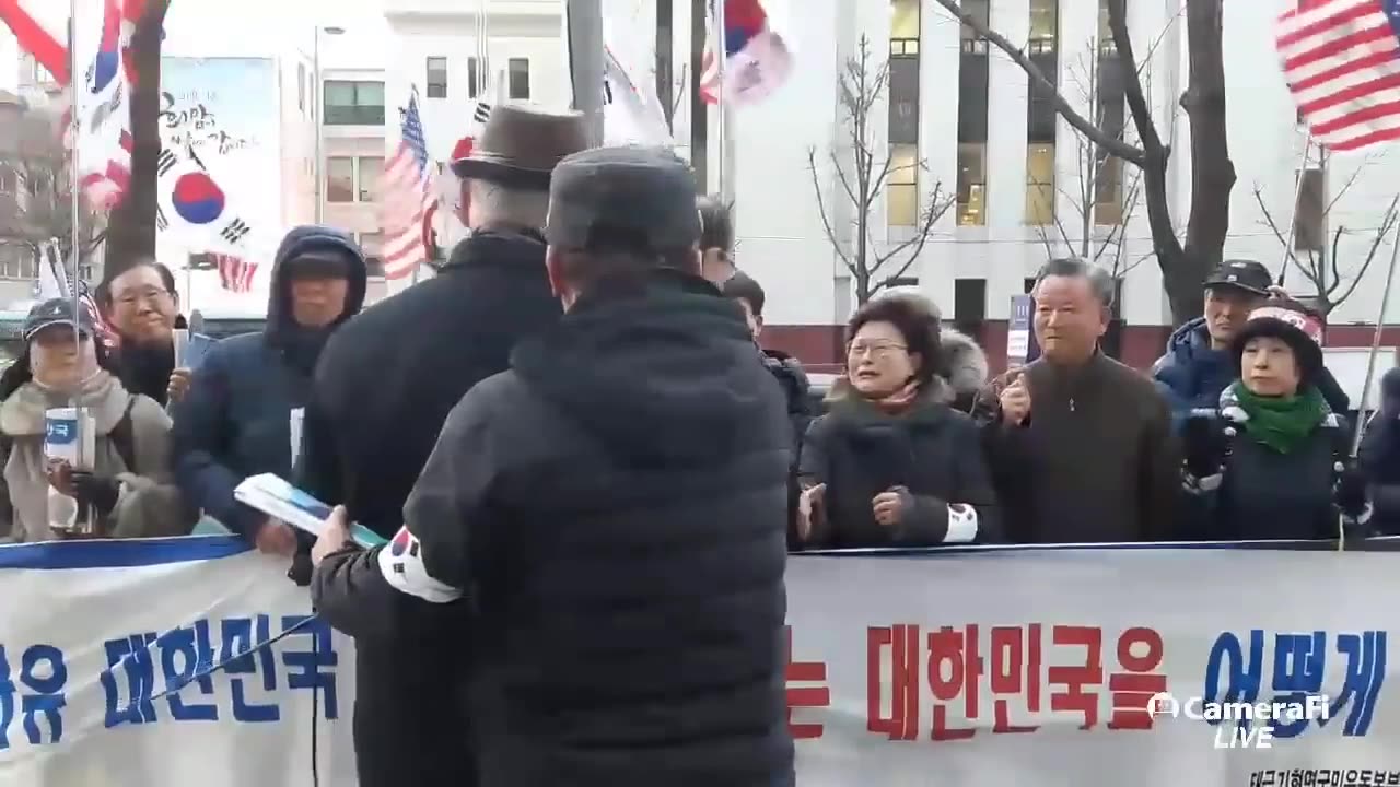 20190205_V3_S01(db8gXA6i3JM)100세의 노군인에게 눈물로 왜 호소하는지 이장면을 20대, 30대,40대는 분명히 보거라!!!