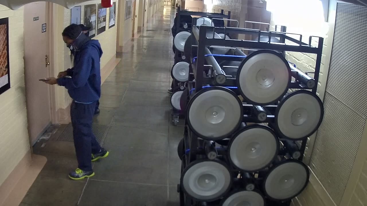 0058USCHBAHT46Hallway_2021-01-05_05h40min00s583ms.mp4