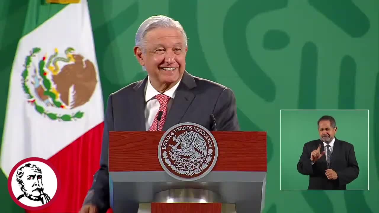 AMLO se ríe del Reforma por escandalizarse por reparto de juguetes