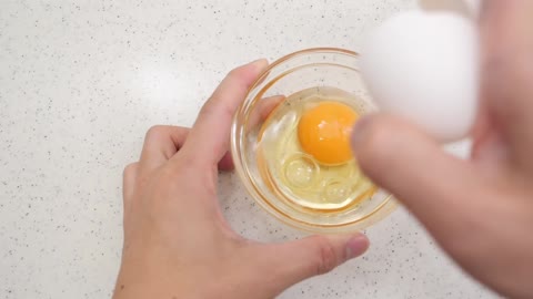 The sharpest kitchen knife from Bread - Calming video / ASMR