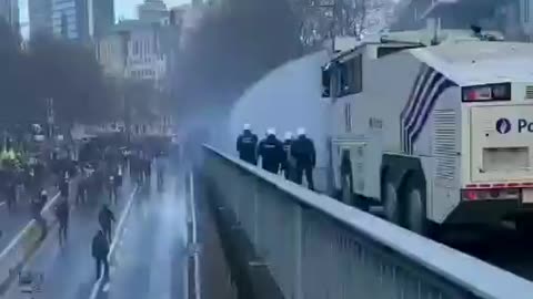 Belgium: Police hit protesters with water cannons during vaccine passport protests Nov. 20, 2021