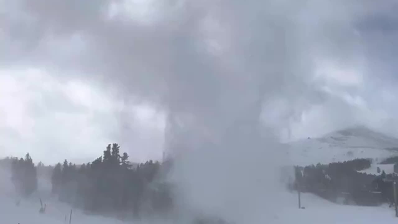 🚨WATCH: Incredible footage of a rare Snownado Hitting the Slopes at Breckenridge Ski Resort