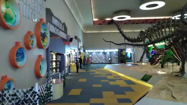 learn in the world of dinosaurs jatim park 1