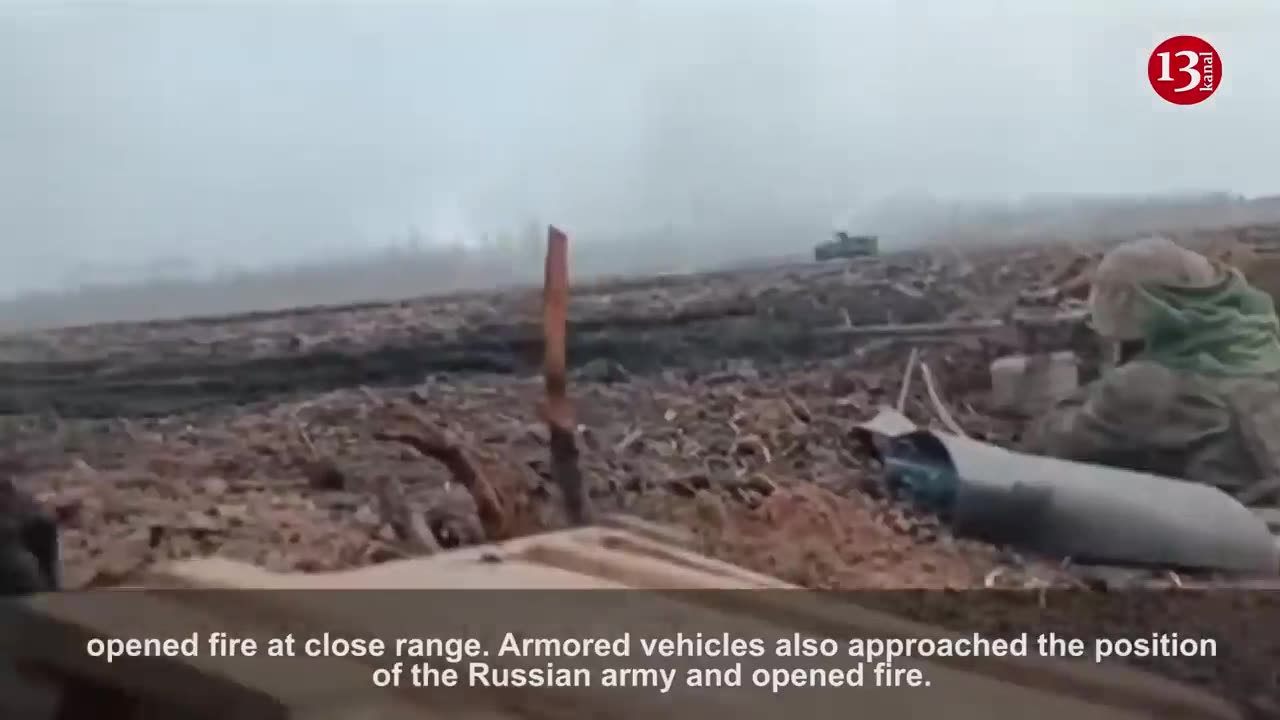 Ukrainian troops attack Russians in Bakhmut with infantry and US combat vehicles.mp4