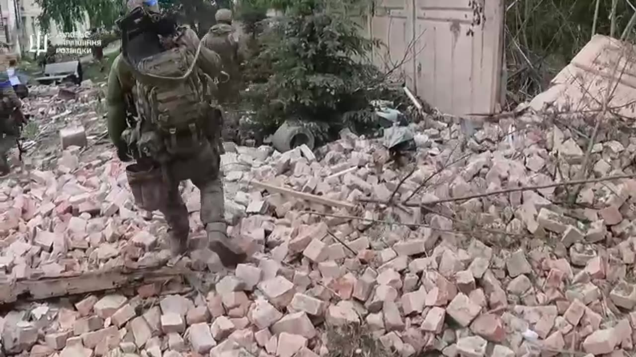 Incredible Combat Footage from Ukrainian Soldiers on Streets of Vovchansk