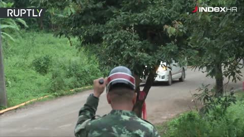 Tajland: Vozilo hitne pomoći odvozi spašene dječake