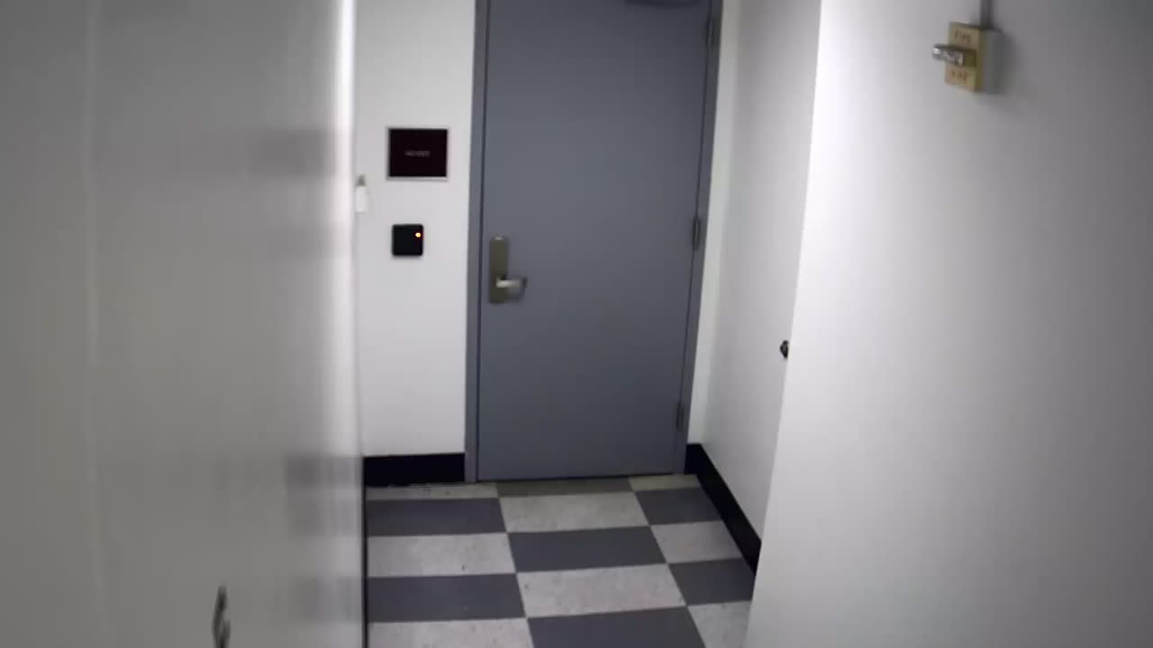 6149RHOBG3G301CStairwayLobbyEntry_2021-01-06_16h00min01s587ms.mp4