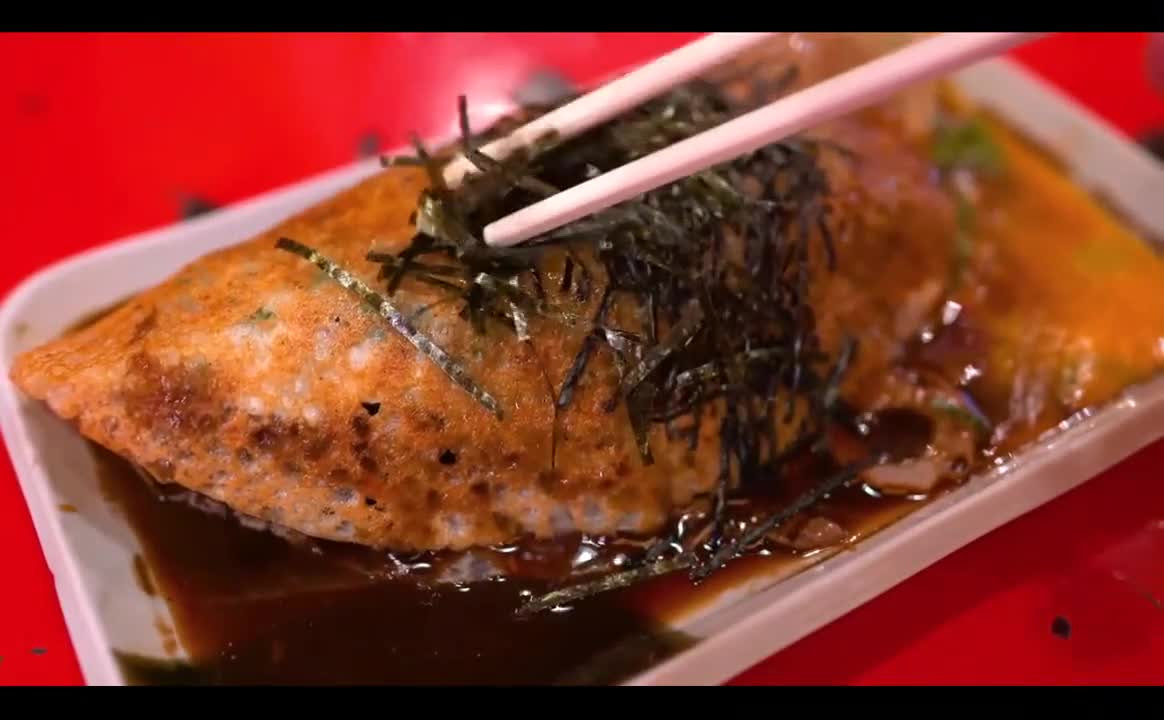 Later, two schools of Okonomiyaki and Hiroshima-yaki gradually developed.