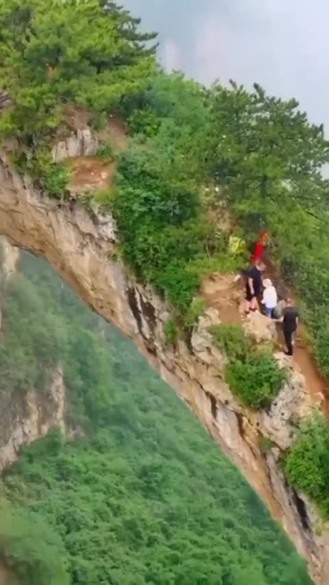 Don’t count with me on this hike! 😱😬🤪