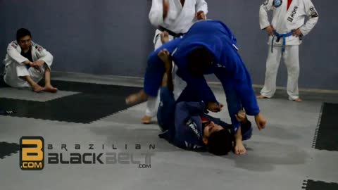 10 Manteniendo la guardia en Jiu-Jitsu (mal audio, pero gran explicación visual jajaja) Felipe Costa