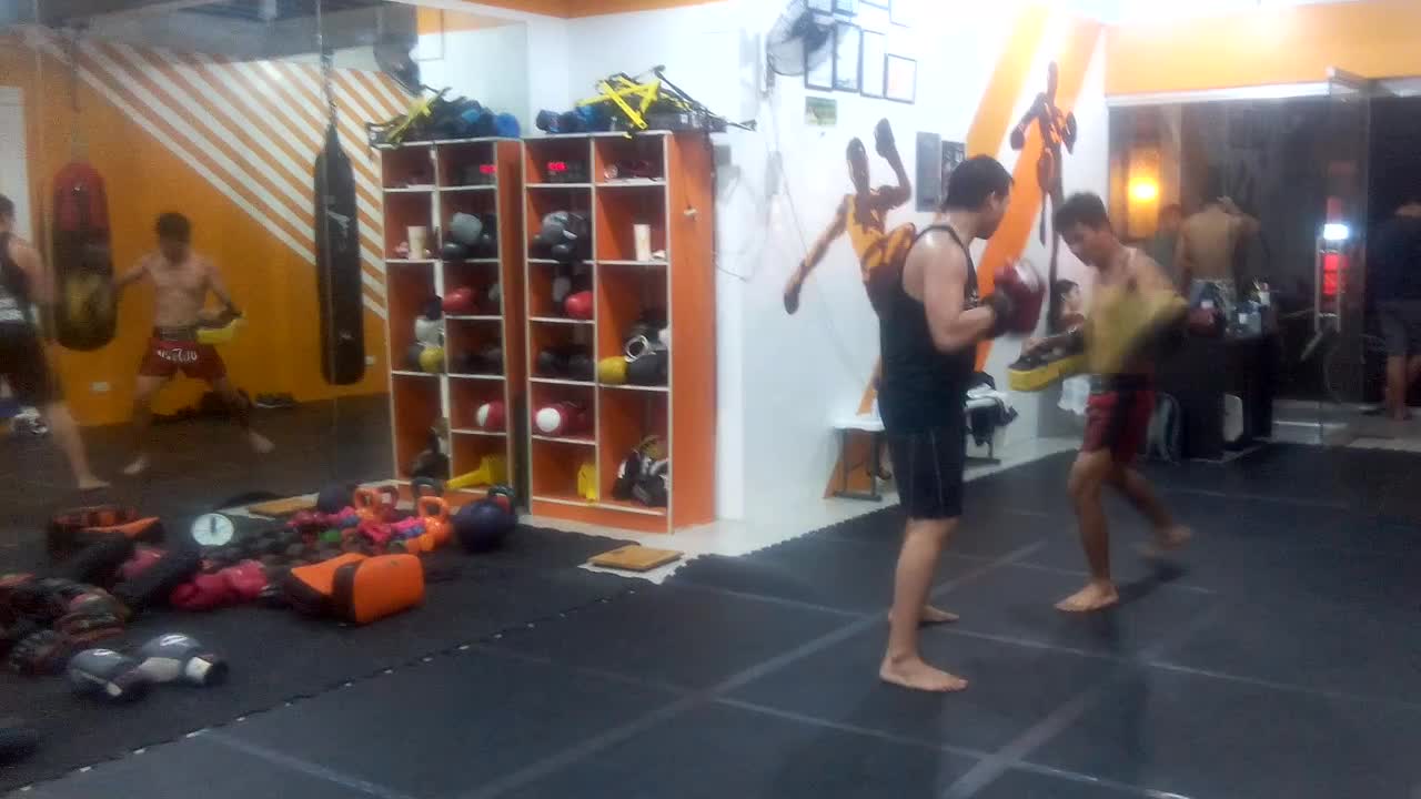 Muaythai and kickboxing