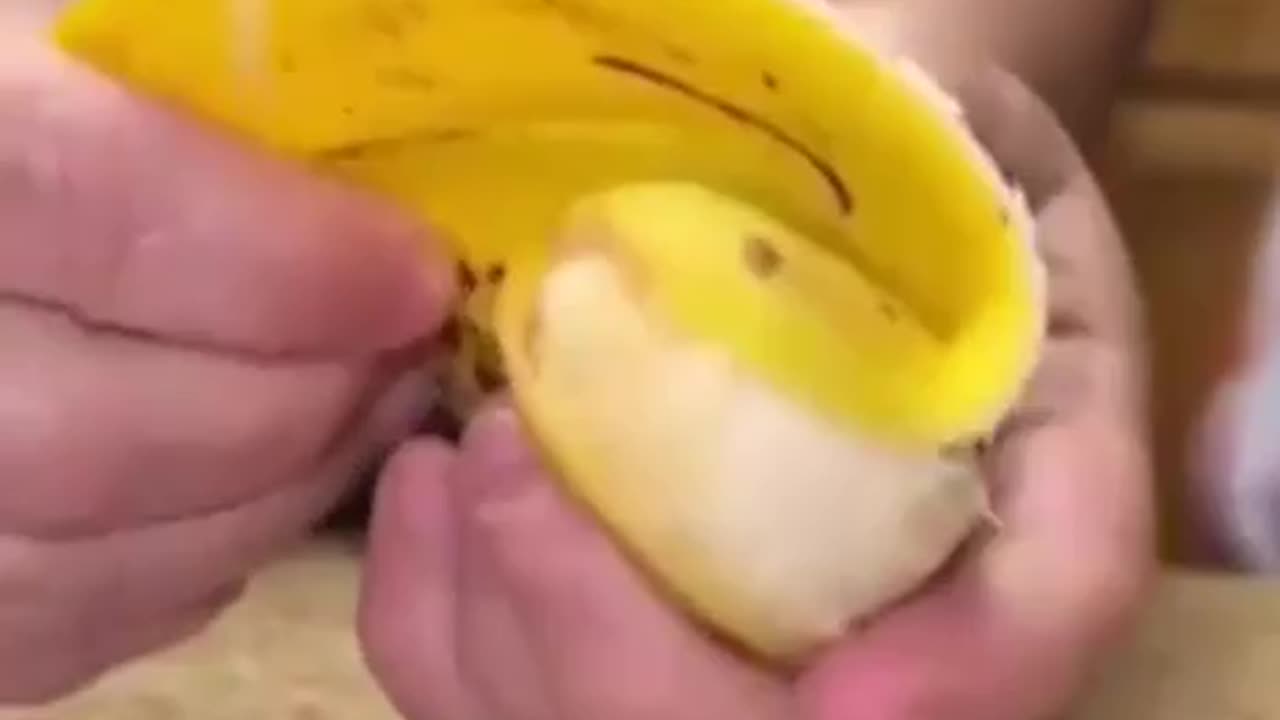 Spójrz, jakie owoce nam dzisiaj sprzedają