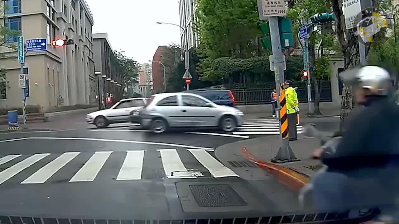 Incidente auto e moto Road Rage dash cam hd