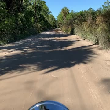 chillin on dirt road lol